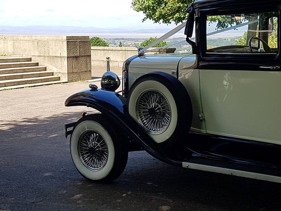 Bramwith Classic Limousine Landaulette wedding car image 4