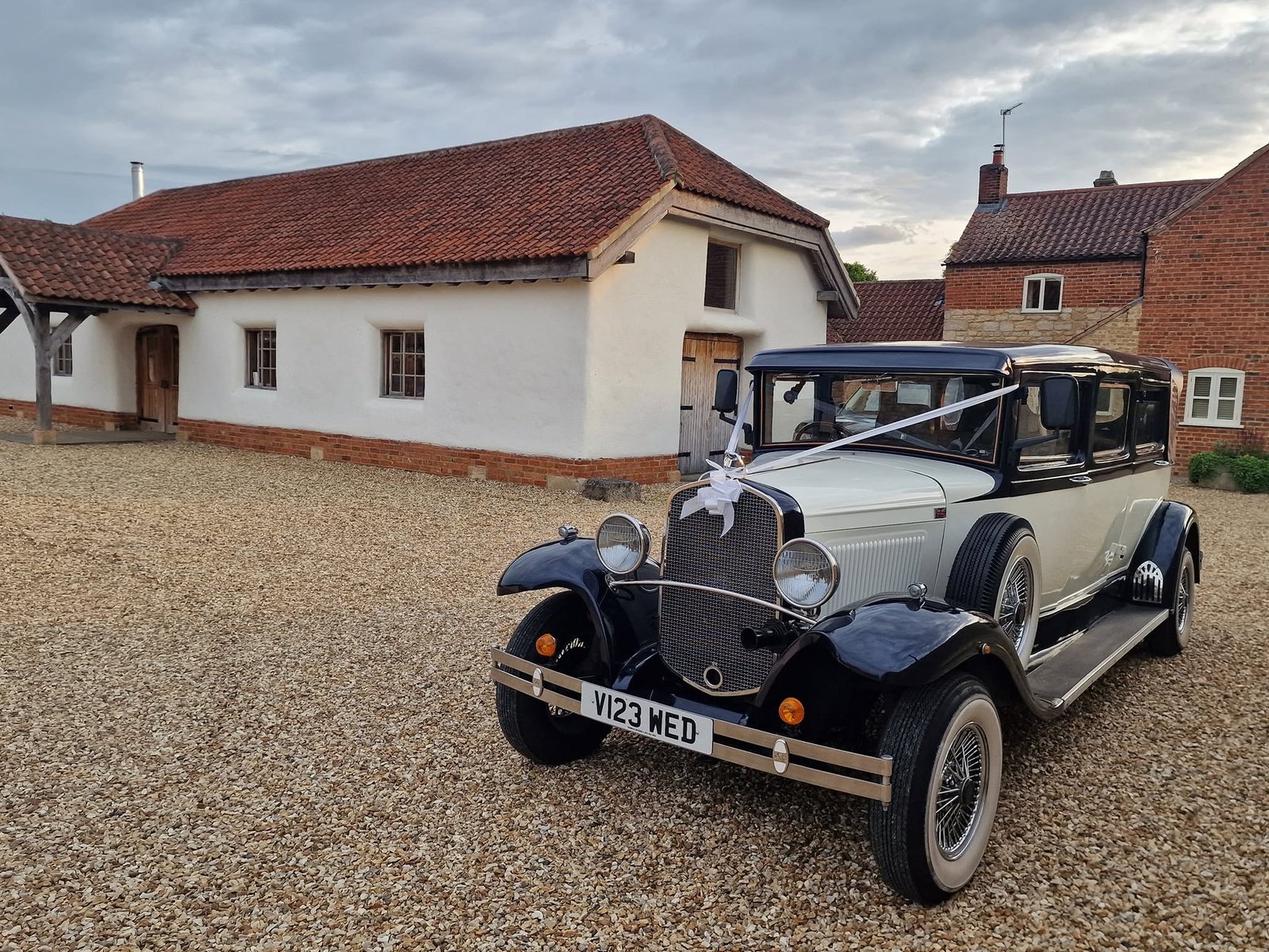Bramwith Classic Limousine Landaulette wedding car image 7