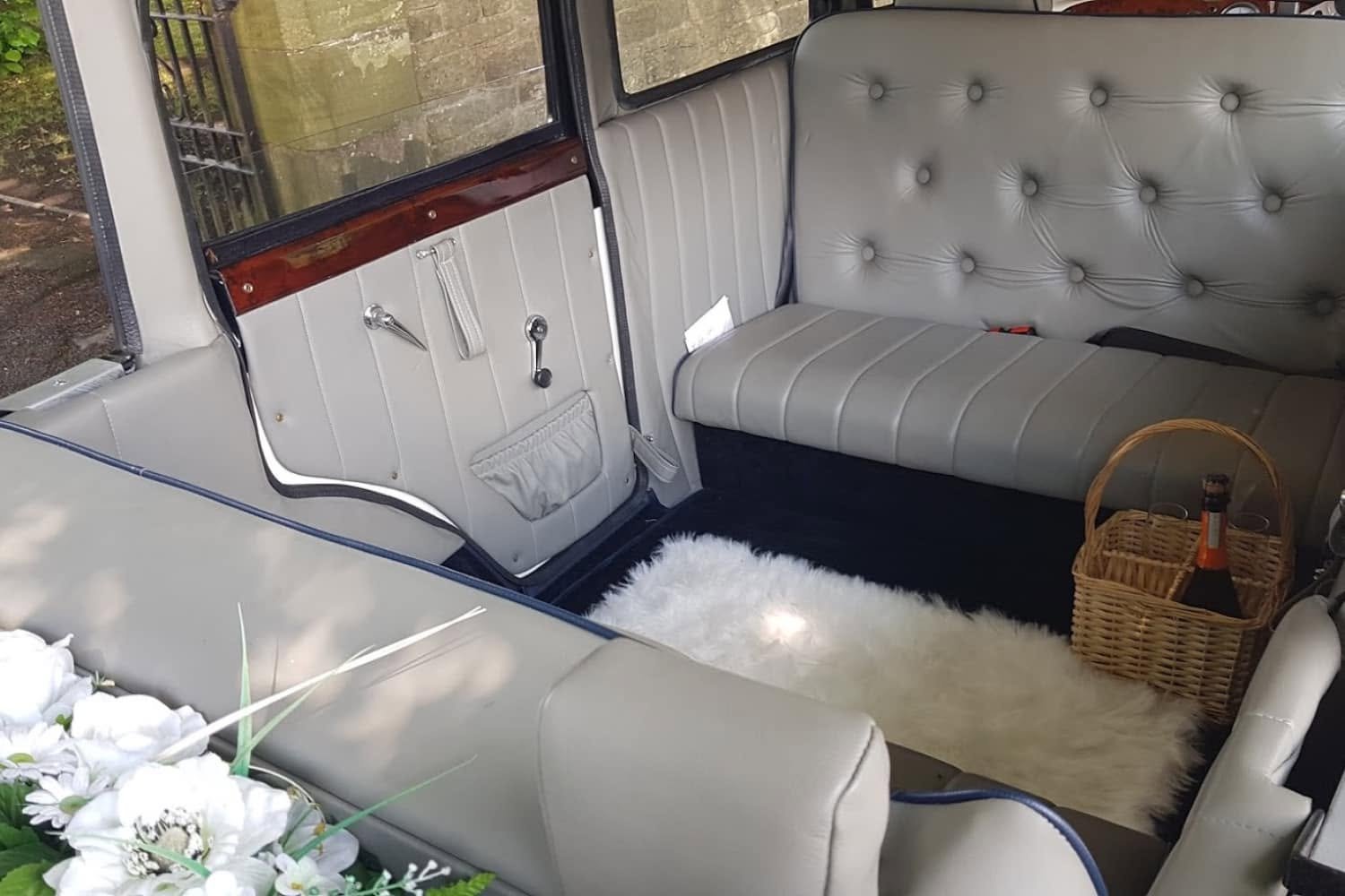 Bramwith Classic Limousine Landaulette wedding car image 8