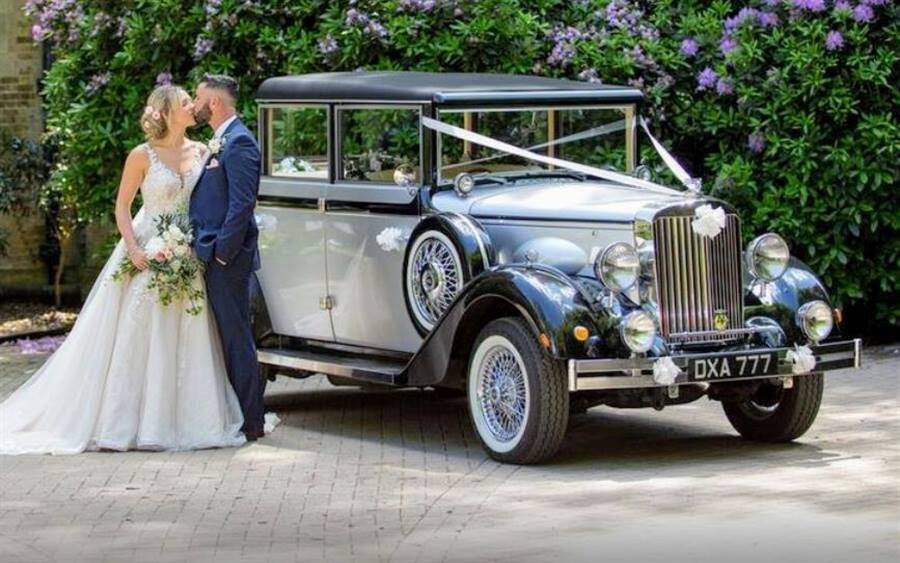 Regent Landaulette wedding car image 5