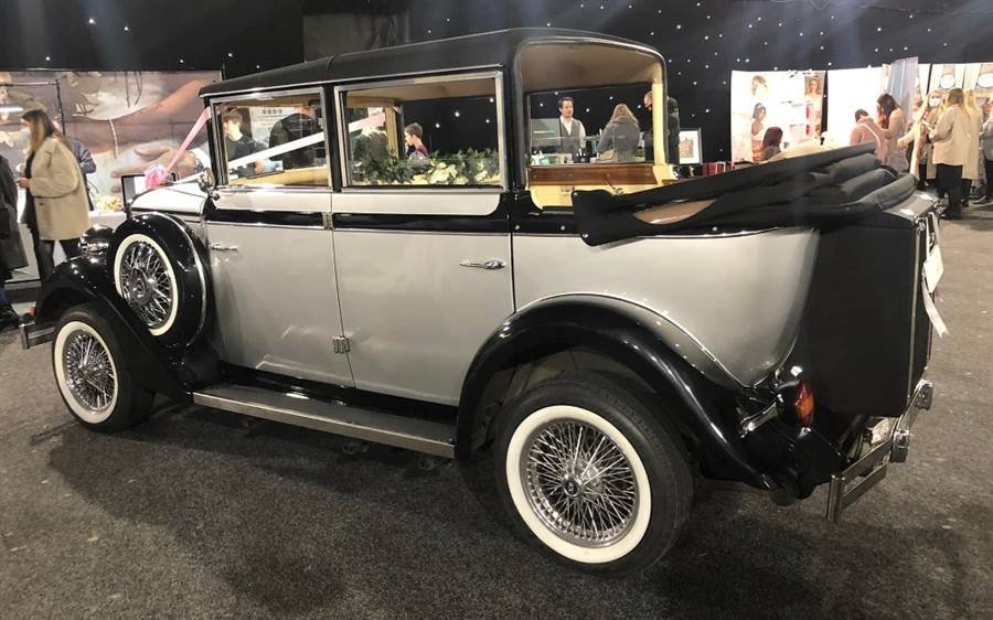 Regent Landaulette wedding car image 9