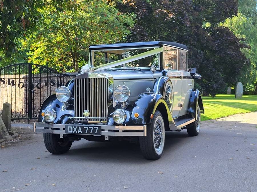 Regent Landaulette wedding car image 10