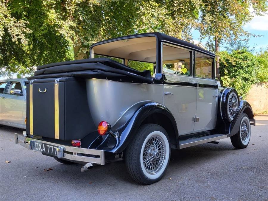 Regent Landaulette wedding car image 11