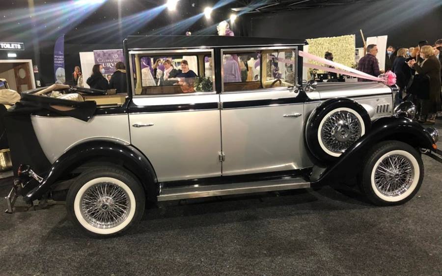 Regent Landaulette wedding car image 7